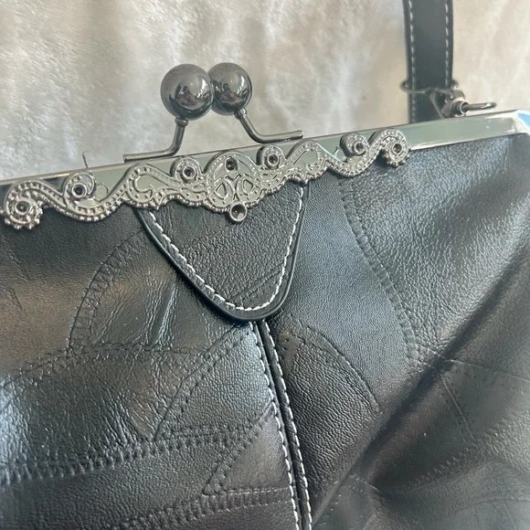 Black Purse - Picture 4 of 5